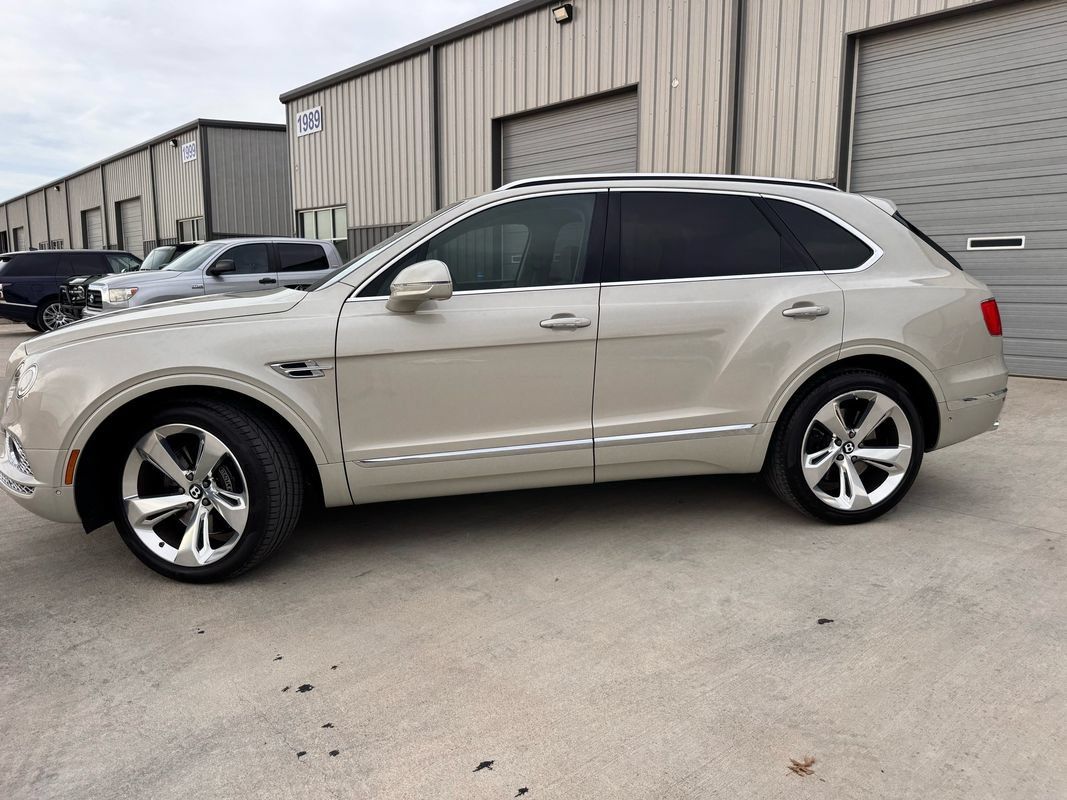 Used 2018 Bentley Bentayga AWD/4WD image 4