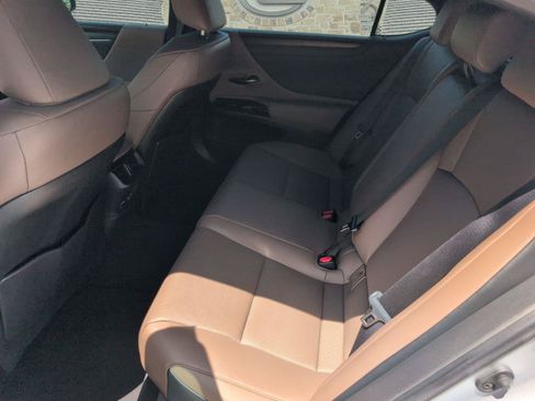 Certified 2025 Lexus ES 350 w/ Premium Package FWD image 17