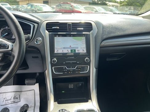 Used 2019 Ford Fusion SE image 25