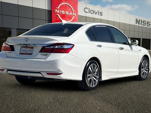 Used 2017 Honda Accord Touring image 3