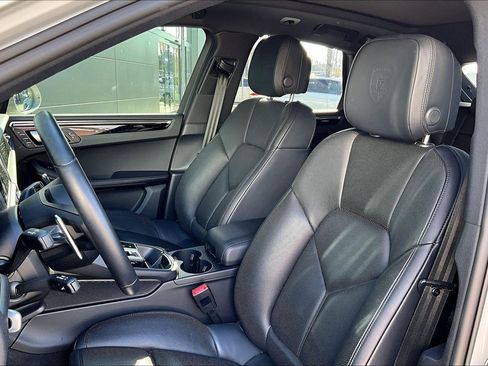 Used 2024 Porsche Macan image 25