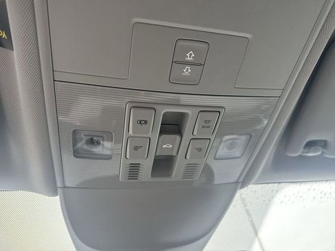 New 2026 Volkswagen Taos SE FWD image 36