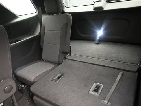 Used 2023 Chevrolet Traverse LT FWD image 15