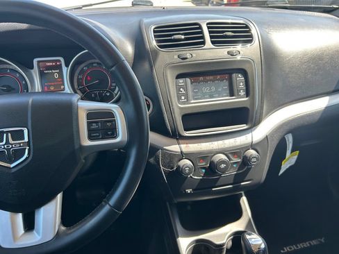 Used 2017 Dodge Journey SXT FWD image 19