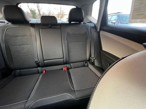 Used 2025 Volkswagen Taos SE image 31