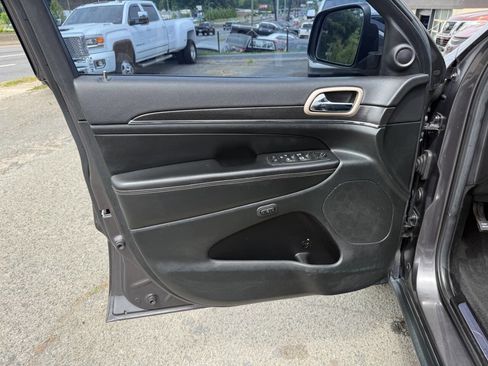Used 2014 Jeep Grand Cherokee Limited w/ Trailer Tow Group IV AWD/4WD image 9