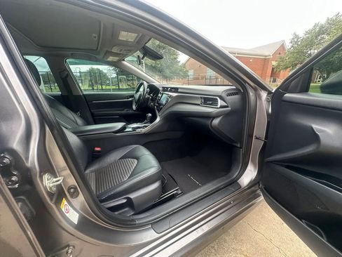 Used 2018 Toyota Camry SE w/ Moonroof Package FWD image 26
