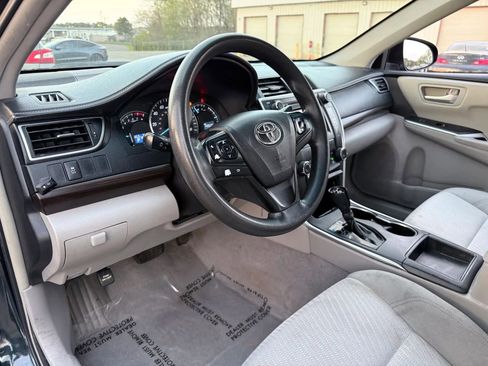 Used 2015 Toyota Camry LE image 17