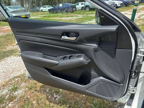 Used 2025 Nissan Altima 2.5 SV FWD image 18