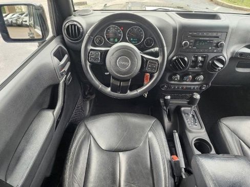 Used 2015 Jeep Wrangler Unlimited Sahara AWD/4WD image 3