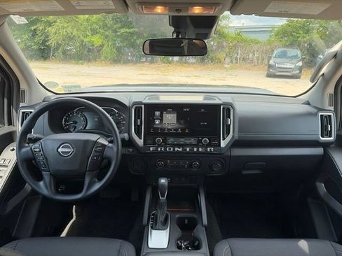Used 2025 Nissan Frontier SV RWD image 23