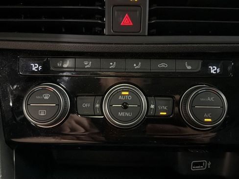 Used 2019 Volkswagen Jetta SE w/ Cold Weather Package FWD image 27