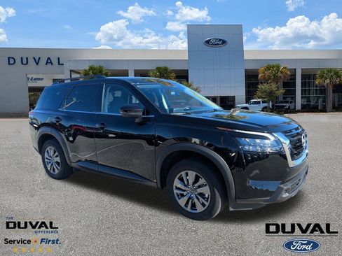 Used 2025 Nissan Pathfinder SV image 1