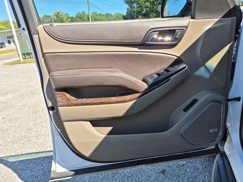 Used 2019 Chevrolet Suburban LT image 37