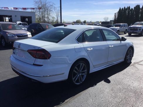 Used 2017 Volkswagen Passat 1.8T R-Line w/ R-Line Lighting Package FWD image 5