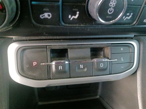 Used 2023 GMC Acadia SLE image 34