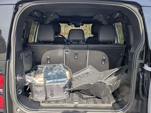 Certified 2025 Land Rover Defender 110 X-Dynamic SE image 27