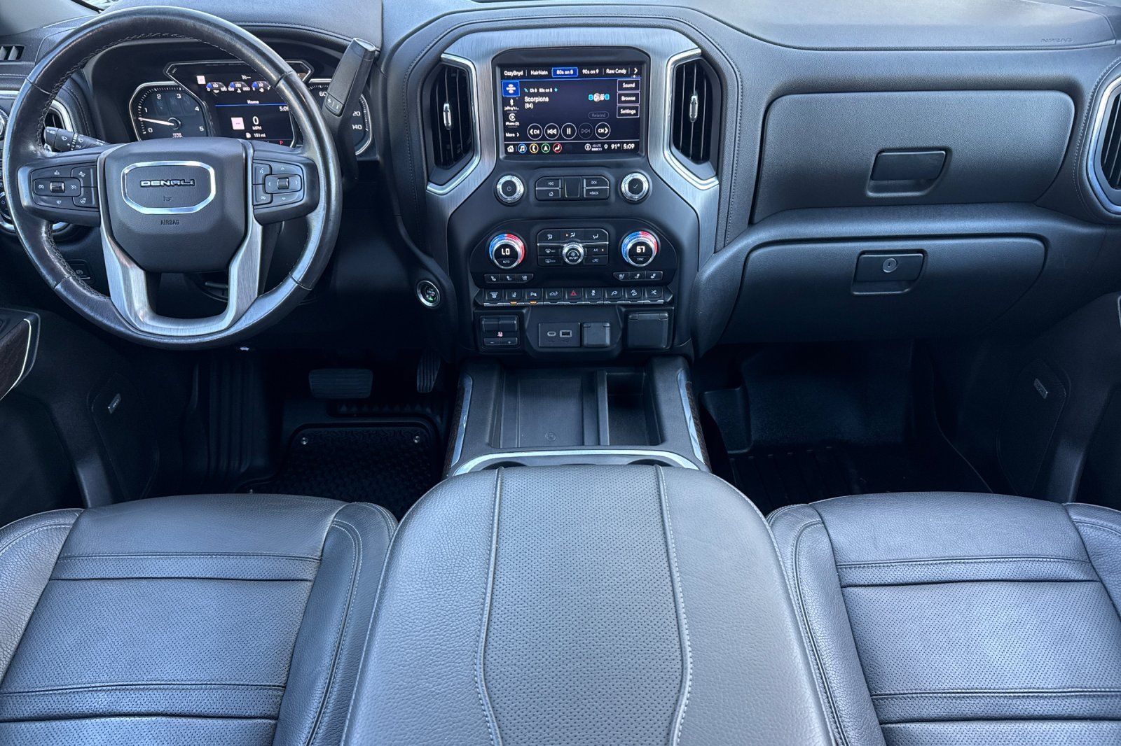 Used 2023 GMC Sierra 3500 Denali w/ Denali Ultimate Package AWD/4WD image 17