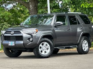 Used 2021 Toyota 4Runner SR5 Premium w/ Moonroof Package AWD/4WD video 1