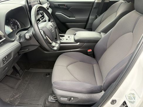 Certified 2024 Toyota Highlander LE AWD/4WD image 19