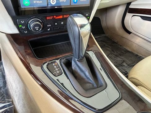 Used 2010 BMW 328i Convertible RWD image 13