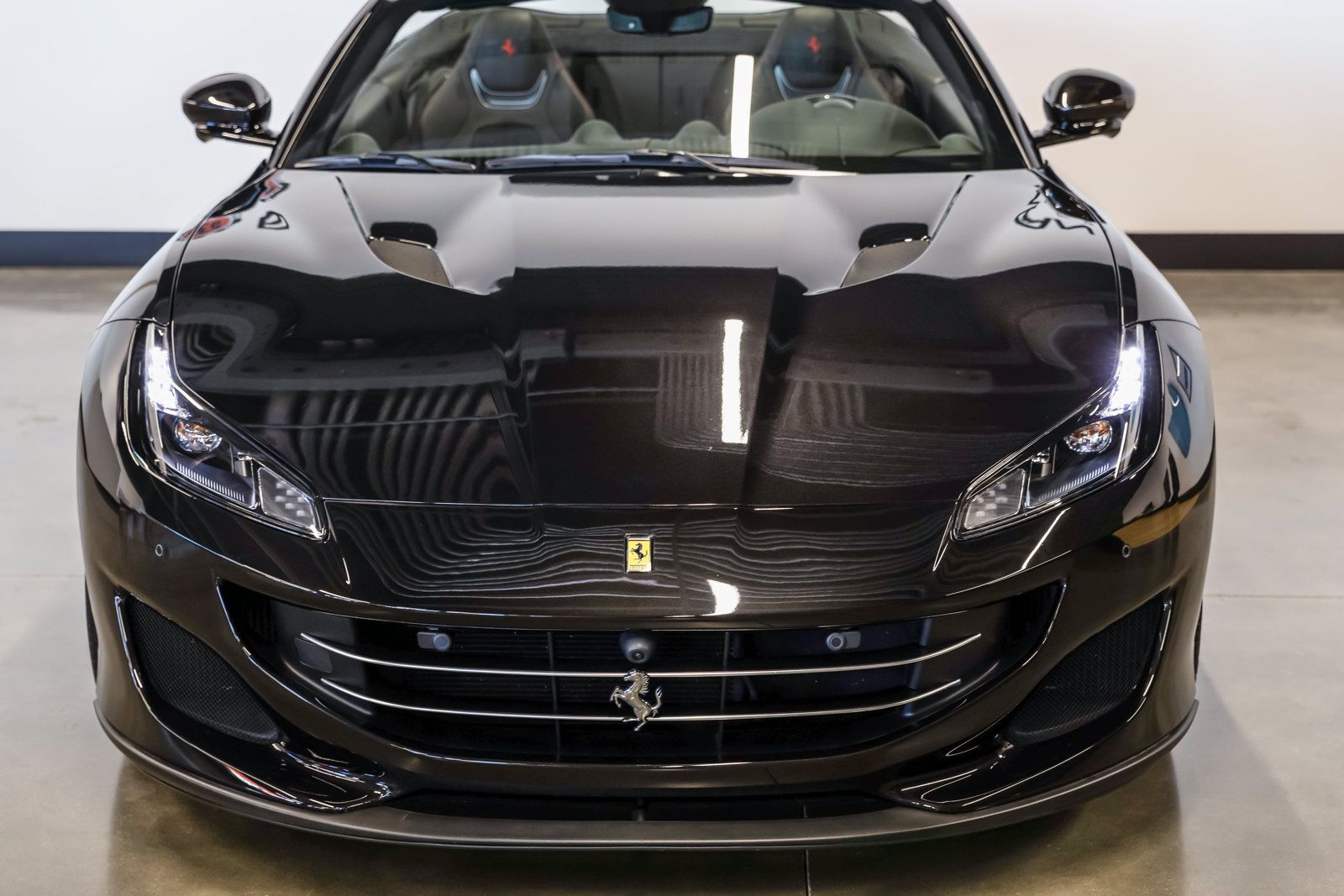 Used 2020 Ferrari Portofino RWD image 4