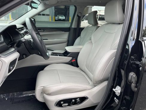 Used 2021 Jeep Grand Cherokee L Overland w/ Luxury Tech Group IV AWD/4WD image 9
