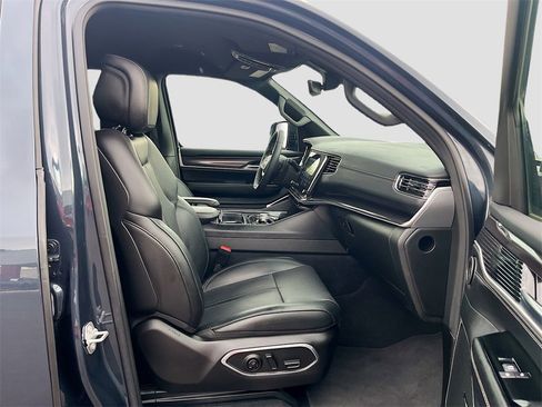 Used 2024 Jeep Wagoneer 4WD image 30