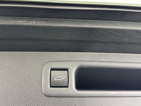 Used 2023 Toyota Highlander XLE image 16