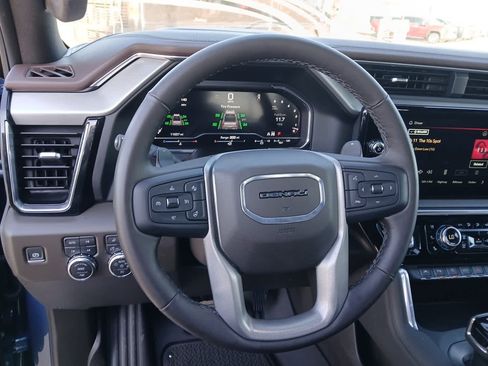 Used 2025 GMC Sierra 1500 Denali w/ Technology Package AWD/4WD image 32