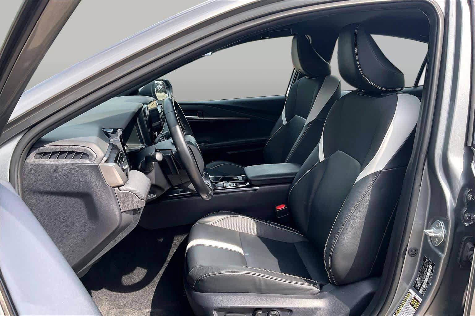 Used 2025 Toyota Camry SE FWD image 8
