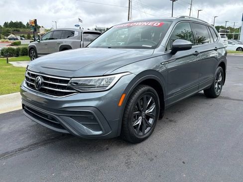 Used 2023 Volkswagen Tiguan SE FWD image 4
