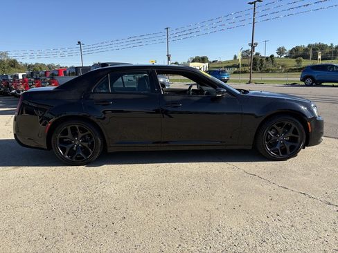 Used 2022 Chrysler 300 S RWD image 6