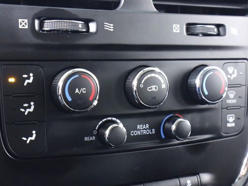 Used 2019 Dodge Grand Caravan SE w/ UConnect Hands-Free Group image 19