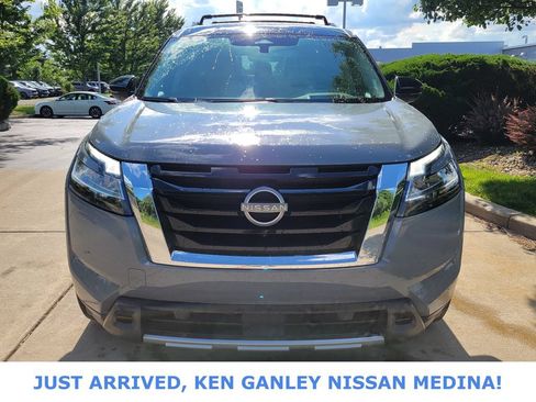 Used 2023 Nissan Pathfinder Platinum AWD/4WD image 8