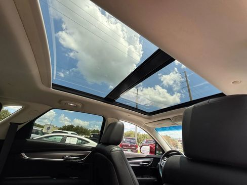 Used 2017 Cadillac XT5 Luxury image 14