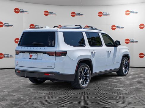 Used 2022 Jeep Wagoneer Series III w/ Premium Group I AWD/4WD image 5