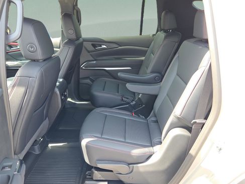 New 2026 Chevrolet Traverse Z71 w/ LPO, Floor Liner Package AWD/4WD image 10