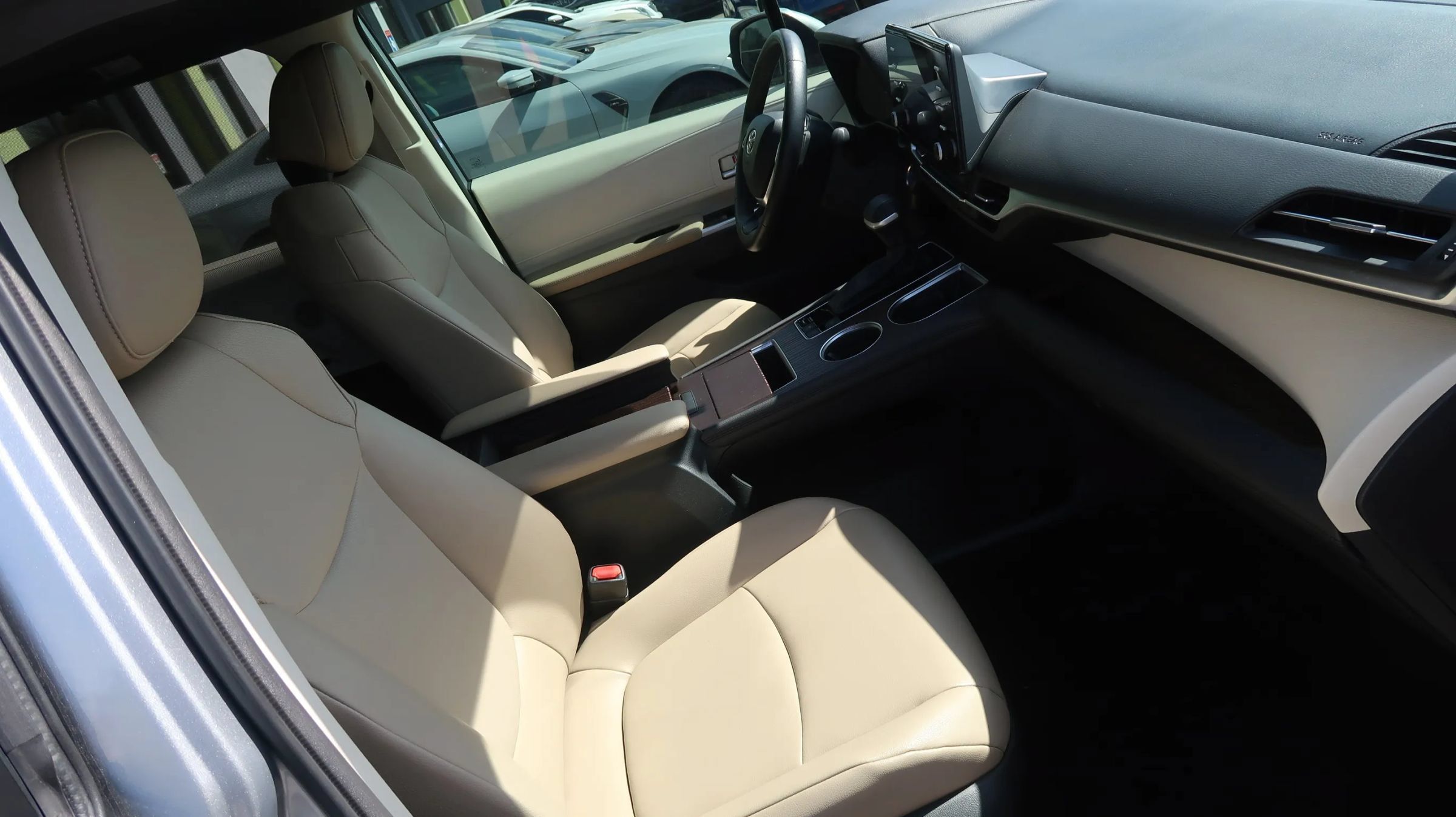 Used 2021 Toyota Sienna XLE FWD image 28