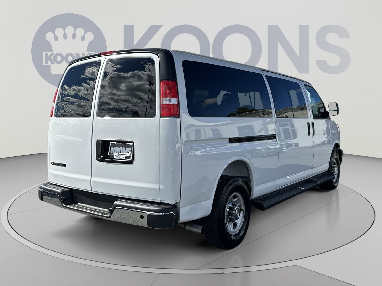 Used 2025 Chevrolet Express 3500 LT w/ LT Preferred Equipment Group RWD image 11