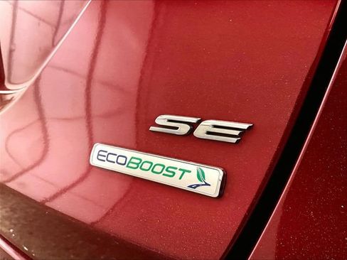Used 2018 Ford Fusion SE w/ Fusion SE Technology Package FWD image 13