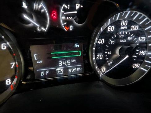 Used 2013 Nissan Sentra SV FWD image 38