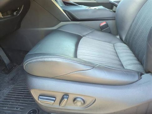 Used 2021 Toyota Venza XLE image 10