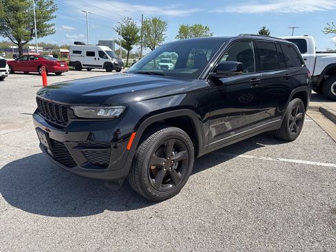 New 2025 Jeep Grand Cherokee Altitude AWD/4WD image 13