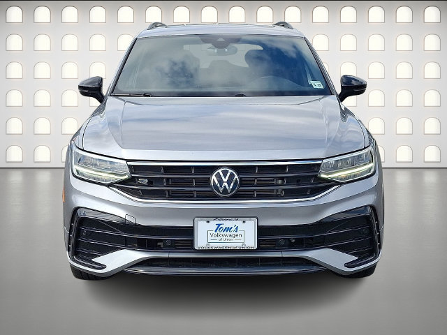 Used 2024 Volkswagen Tiguan SE R-Line AWD/4WD image 2