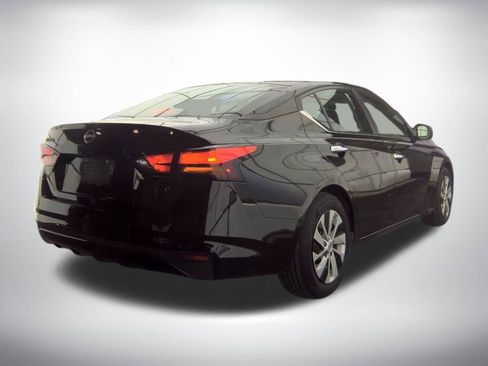 Used 2024 Nissan Altima 2.5 S FWD image 5