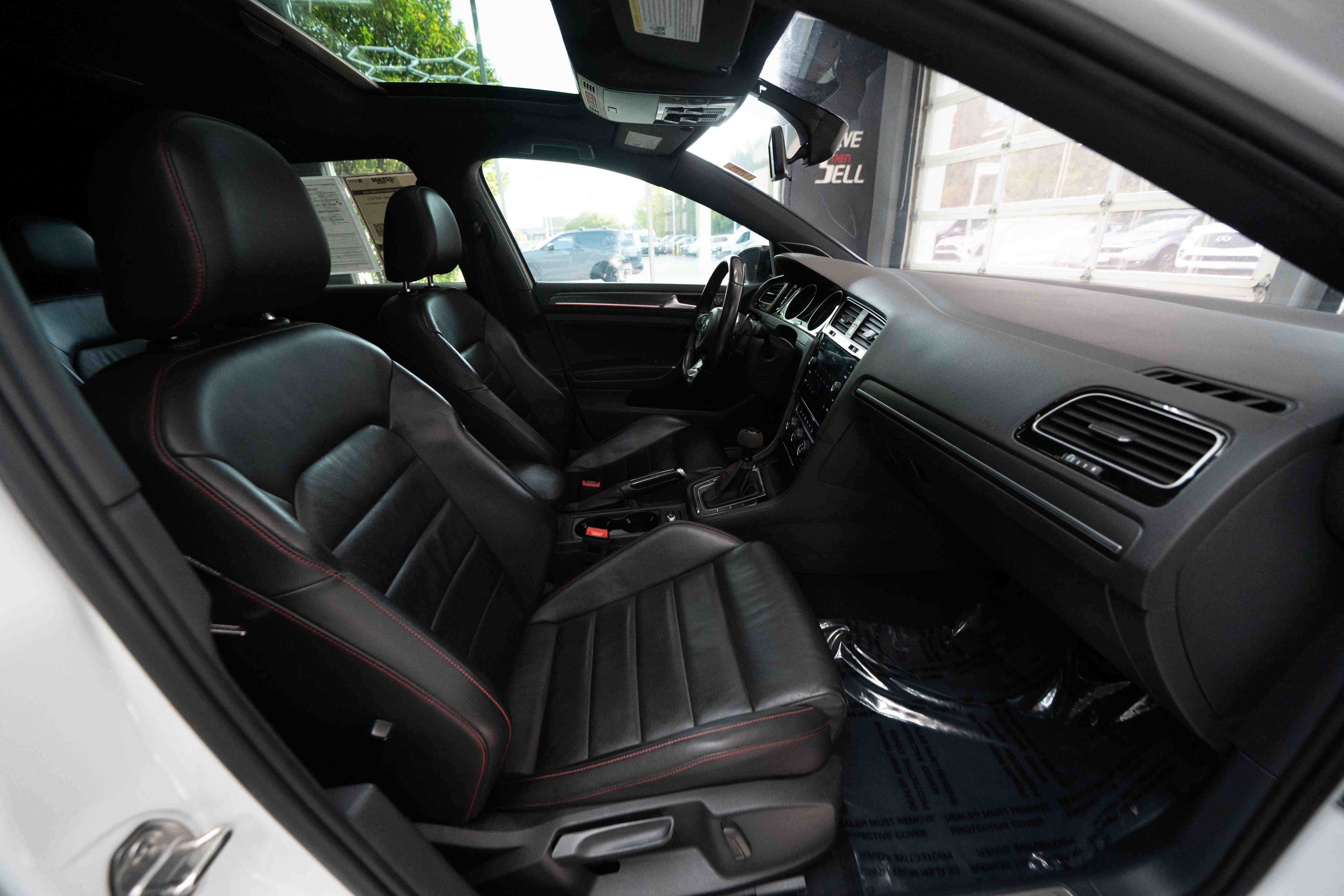 Used 2019 Volkswagen Golf 4-Door FWD image 26