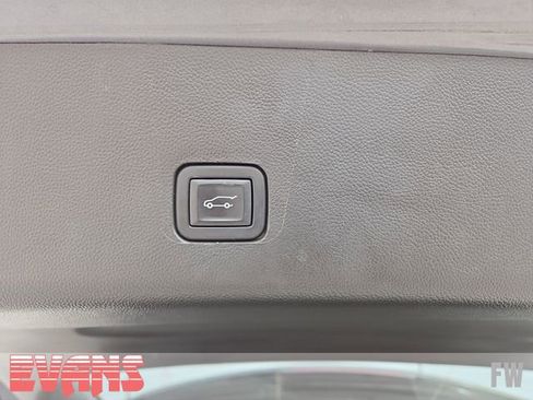 Used 2021 Chevrolet Traverse LT FWD image 31