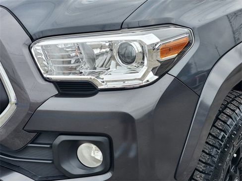 Used 2022 Toyota Tacoma SR5 image 9