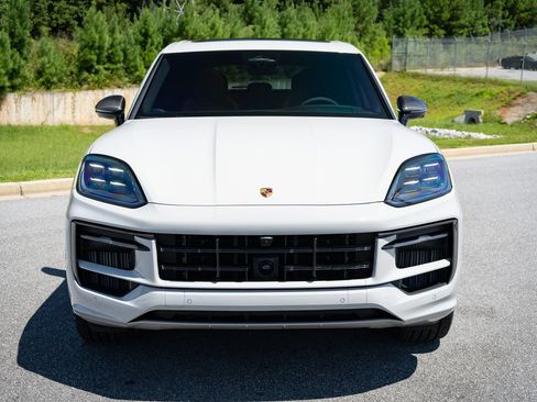 Used 2023 Porsche Cayenne GTS AWD/4WD image 9